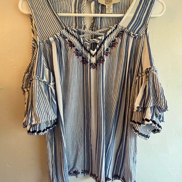 Vintage America- Shoulder cut out top - Picture 3 of 4